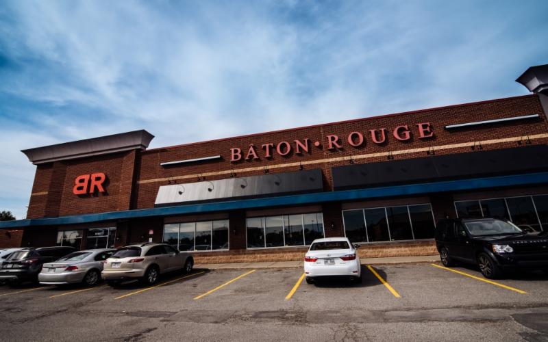 Bâton Rouge Decarie Menu, Hours & Reservation 5385, rue des